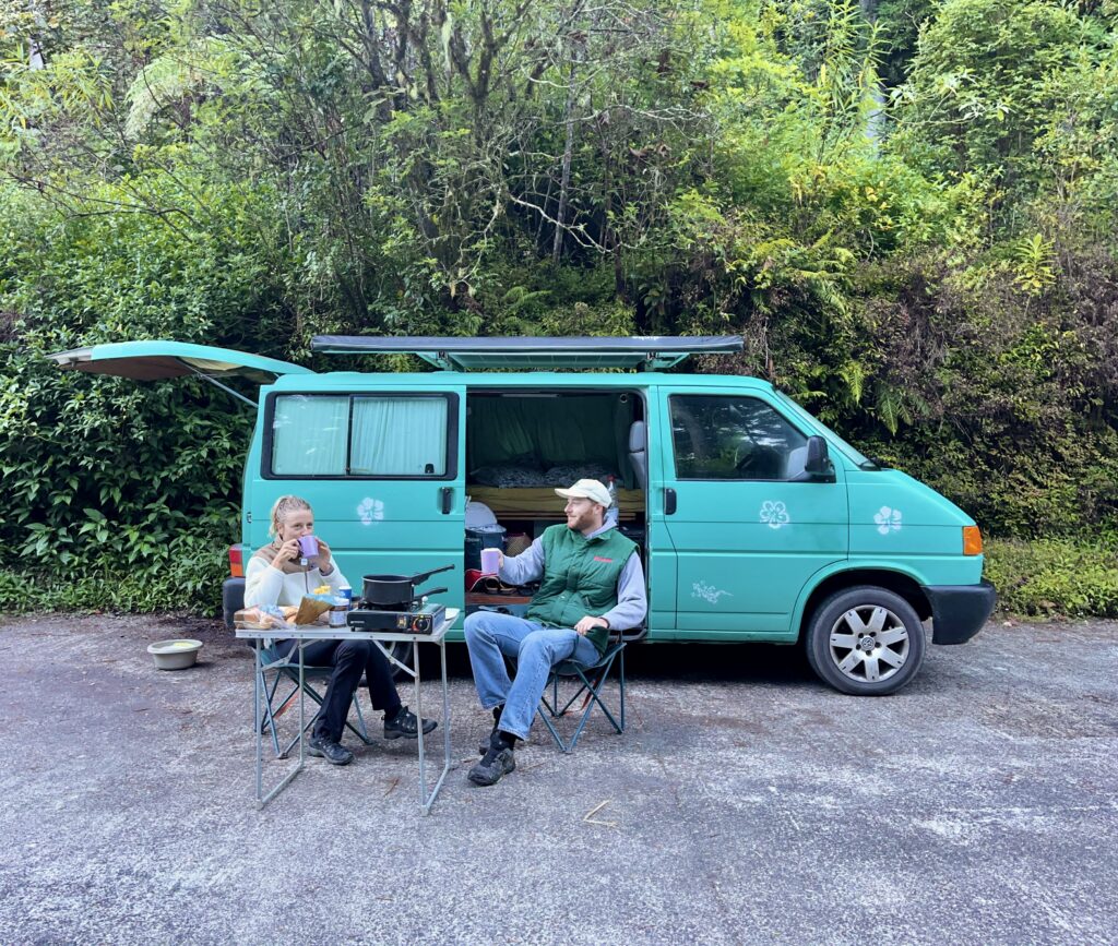 Petit déjeuner près du van